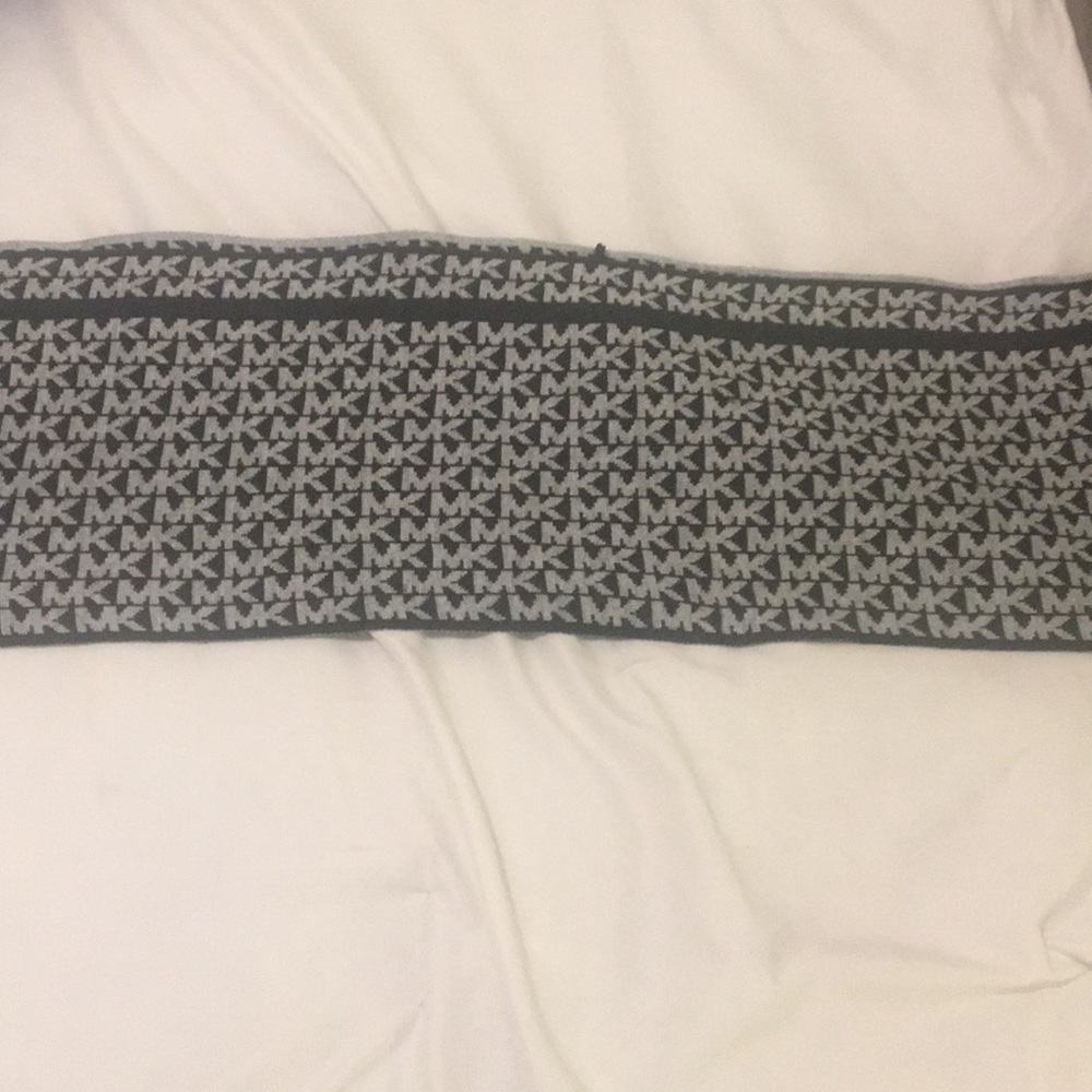 NWT Michael Kors Infinity Scarf
